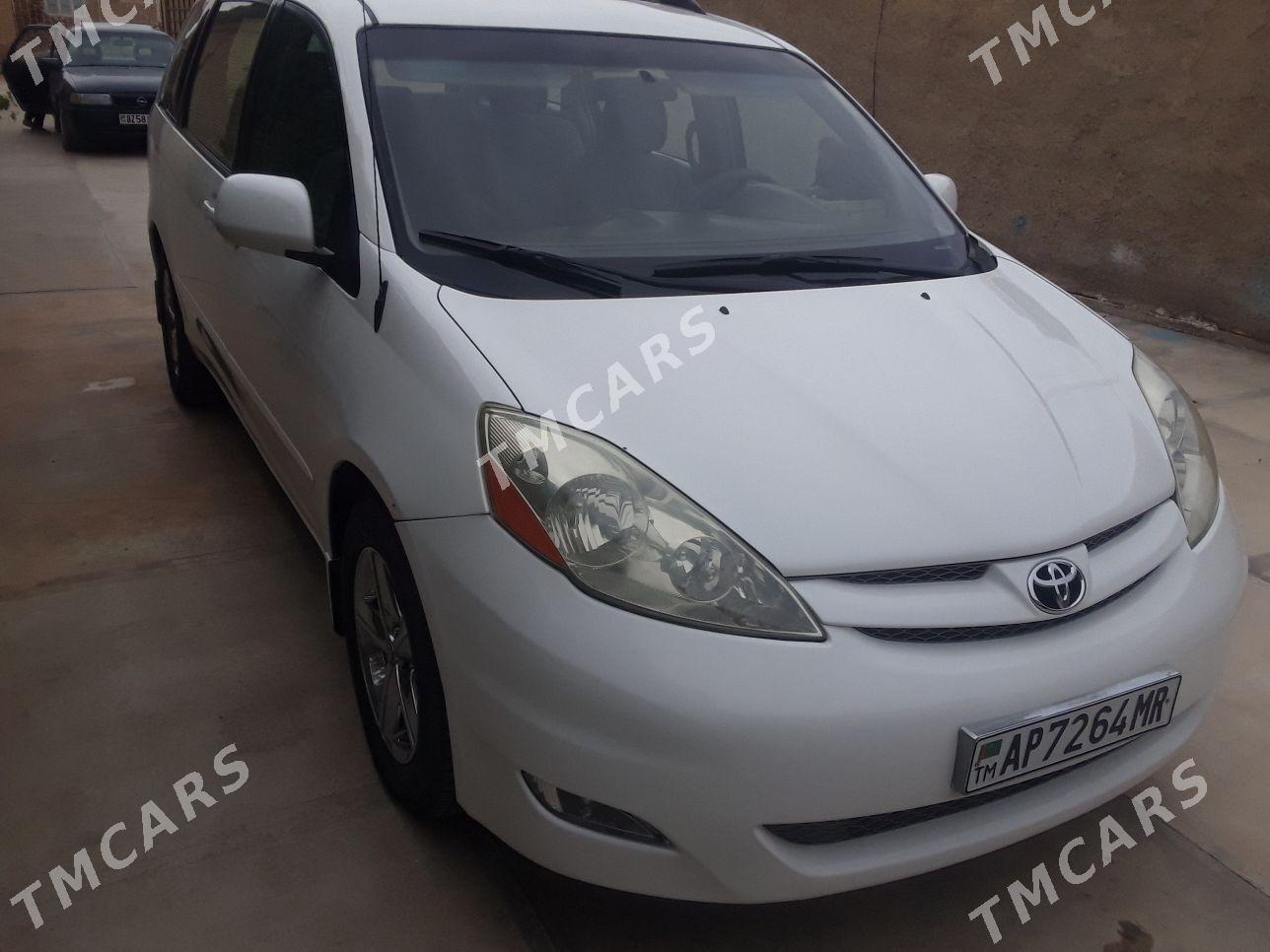 Toyota Sienna 2006 - 190 000 TMT - Мары - img 7