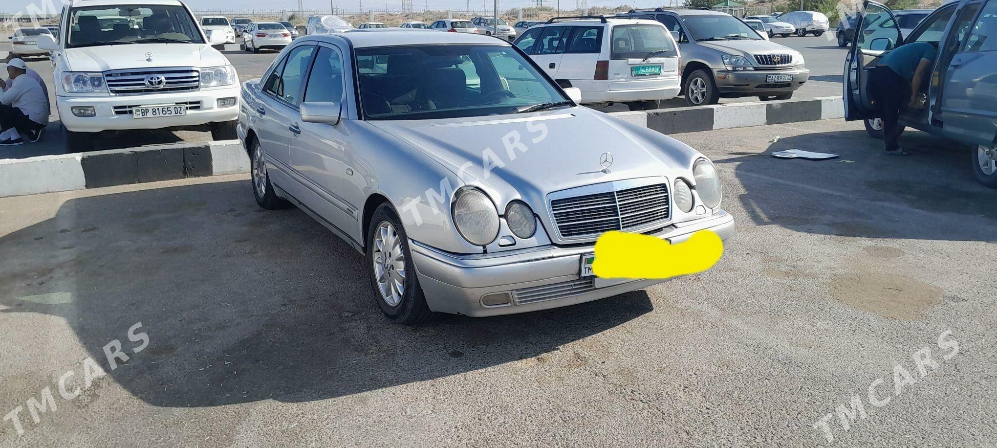 Mercedes-Benz E320 1996 - 70 000 TMT - Гумдаг - img 2