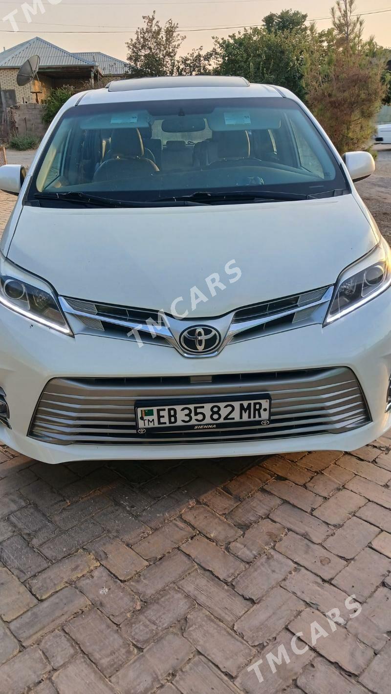 Toyota Sienna 2017 - 325 000 TMT - Байрамали - img 3