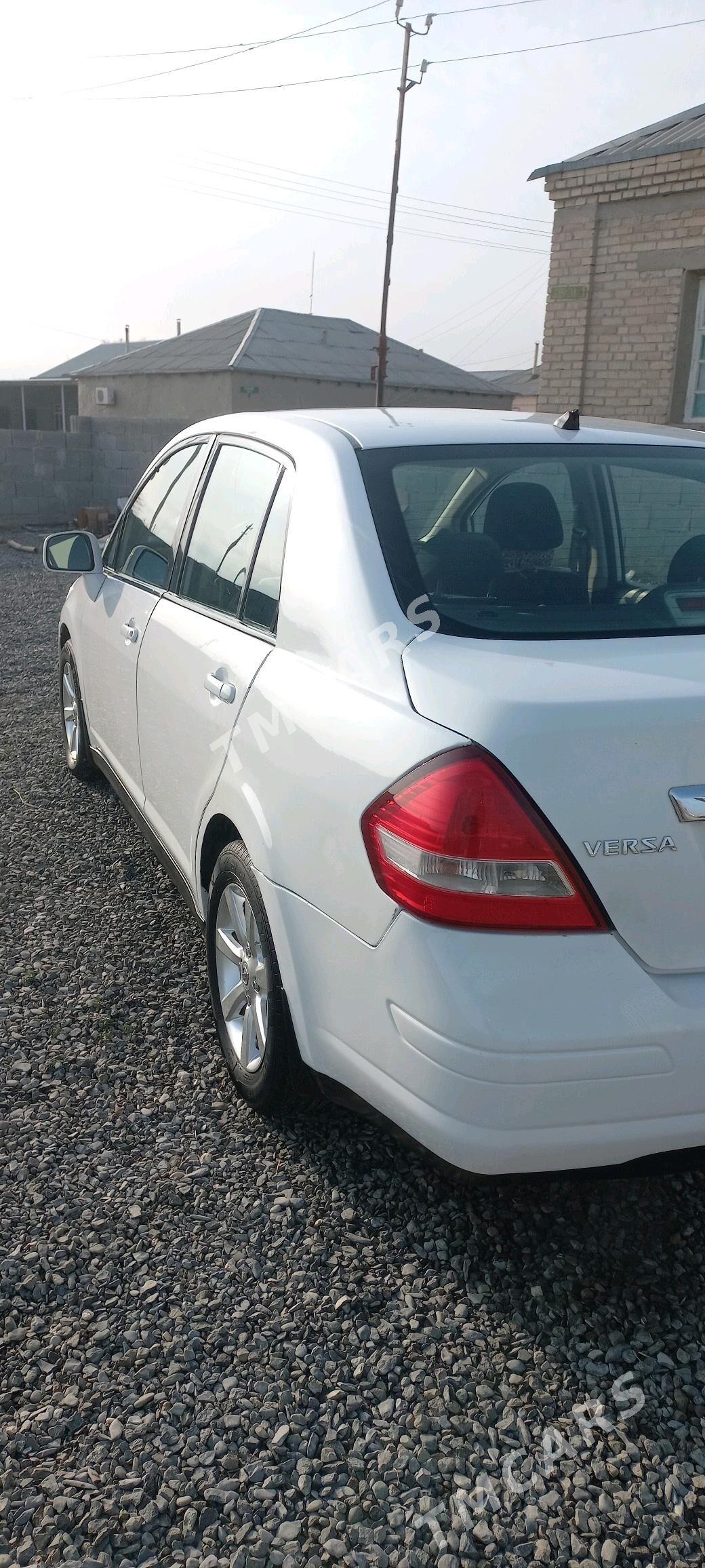 Nissan Versa 2011 - 90 000 TMT - Бахарден - img 3