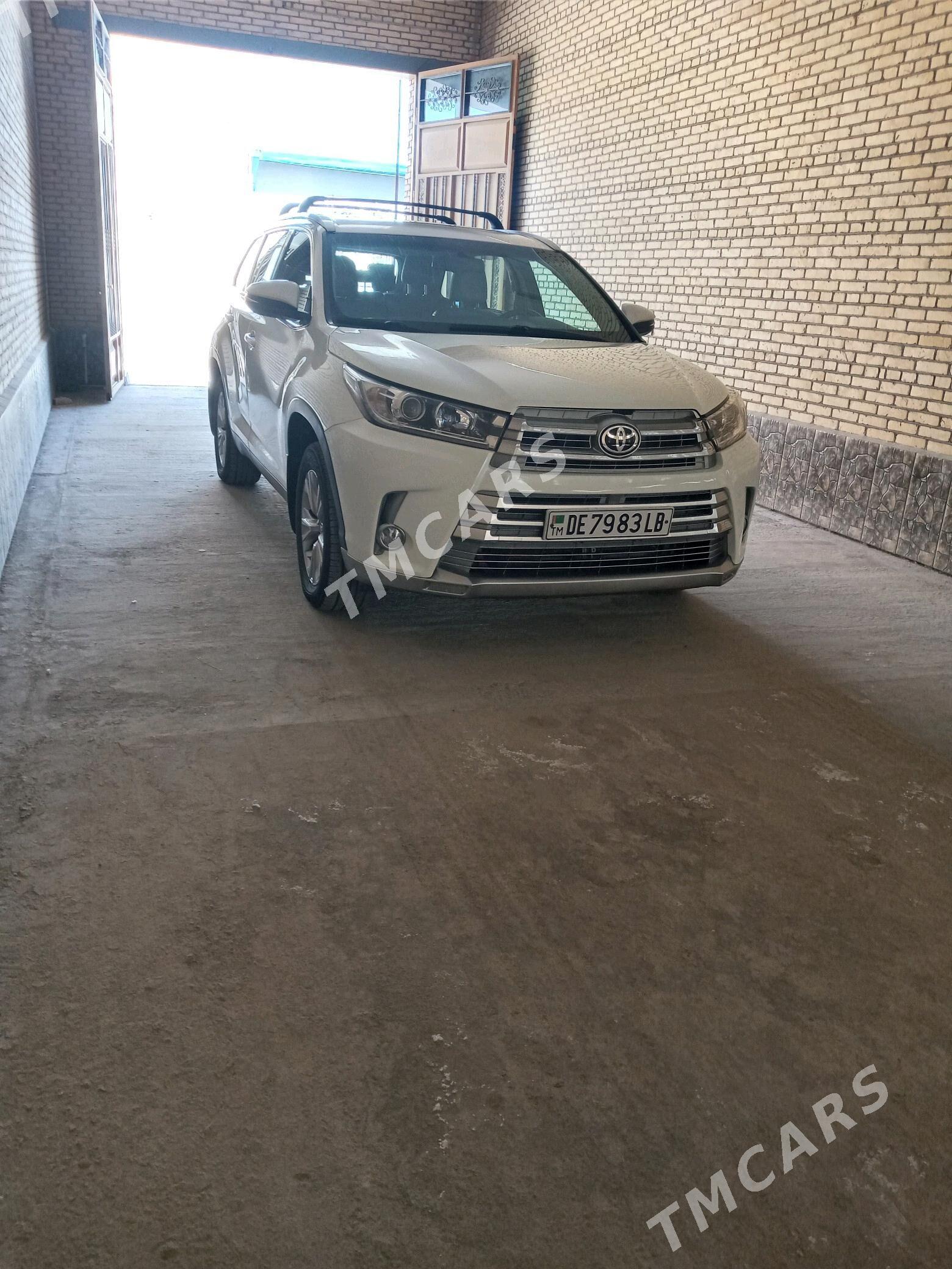 Toyota Highlander 2017 - 380 000 TMT - Дянев - img 4