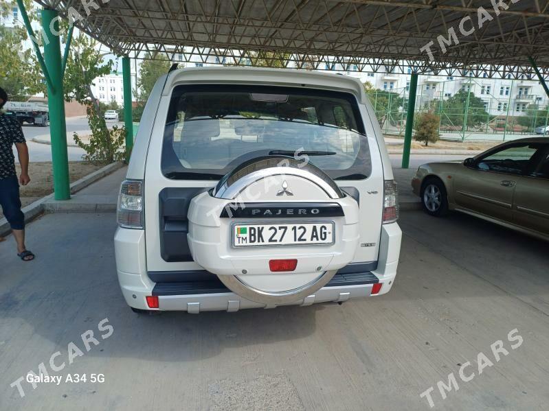 Mitsubishi Pajero 2009 - 230 000 TMT - 10 мкр - img 2