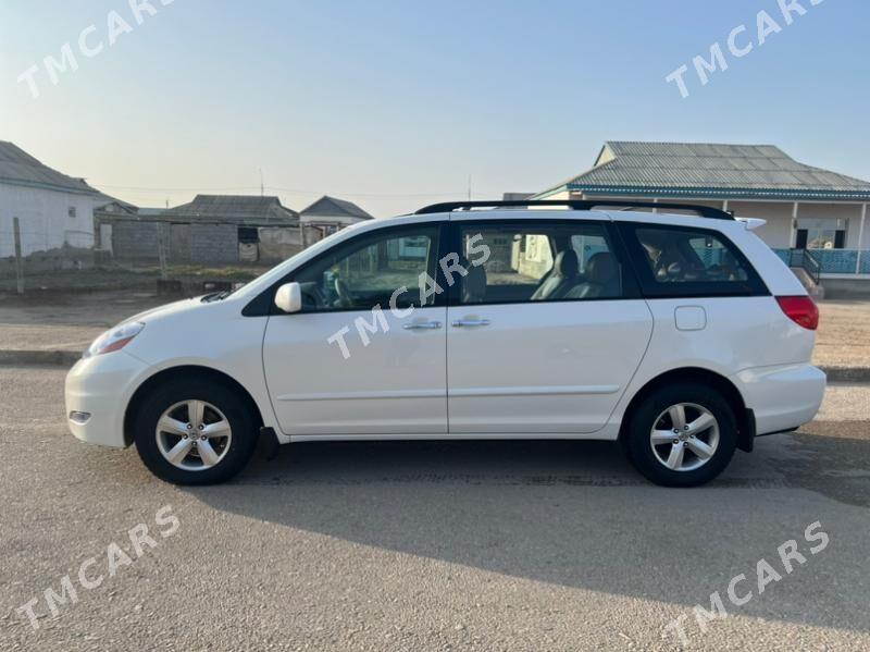 Toyota Sienna 2009 - 230 000 TMT - Эсенгулы - img 2