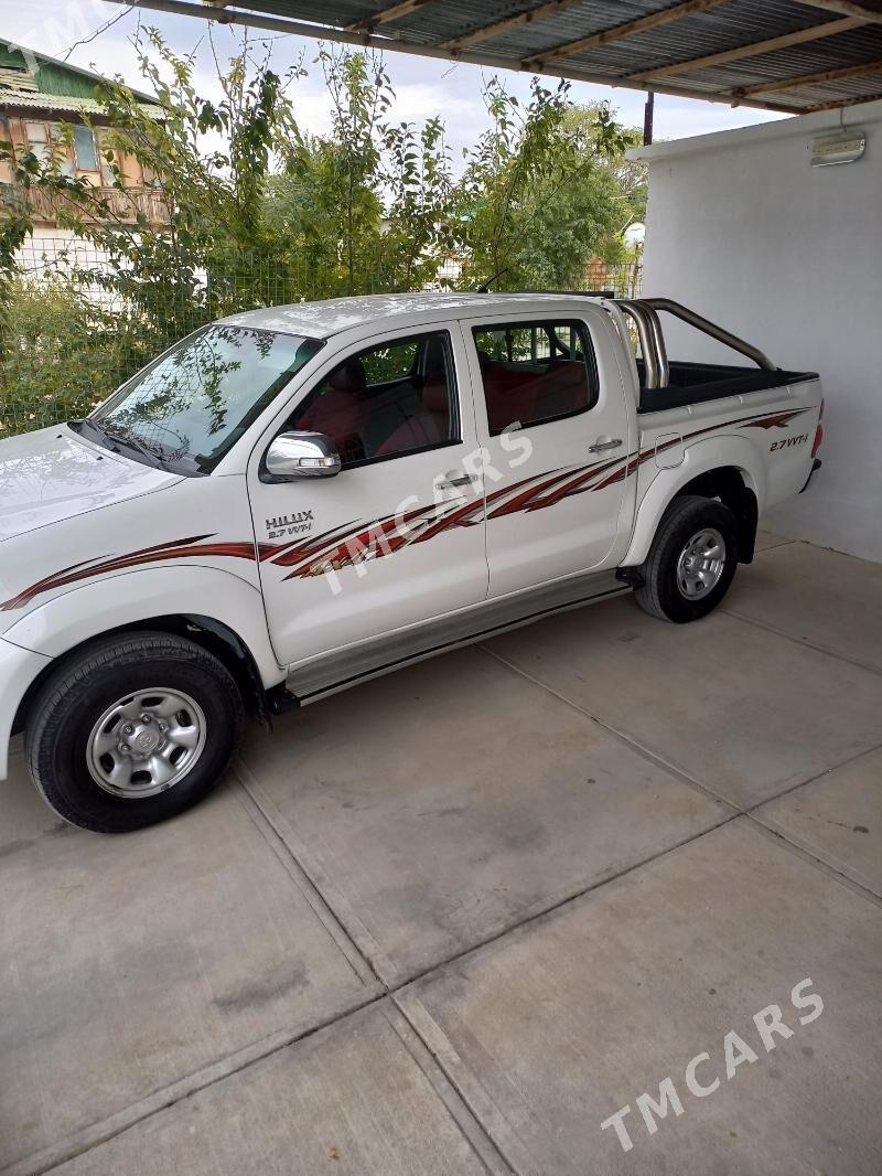 Toyota Hilux 2014 - 320 000 TMT - Балканабат - img 7