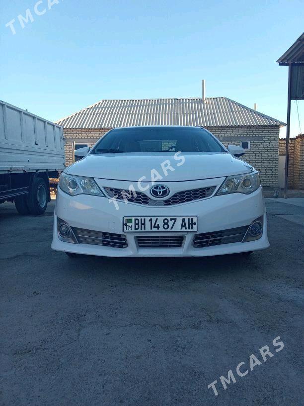 Toyota Camry 2012 - 180 000 TMT - Теджен - img 2