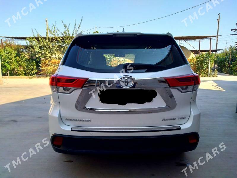 Toyota Highlander 2019 - 420 000 TMT - Garabekewül - img 4