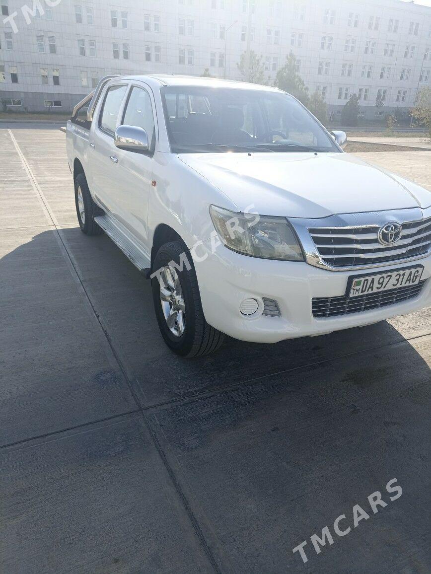 Toyota Hilux 2013 - 210 000 TMT - Ашхабад - img 4