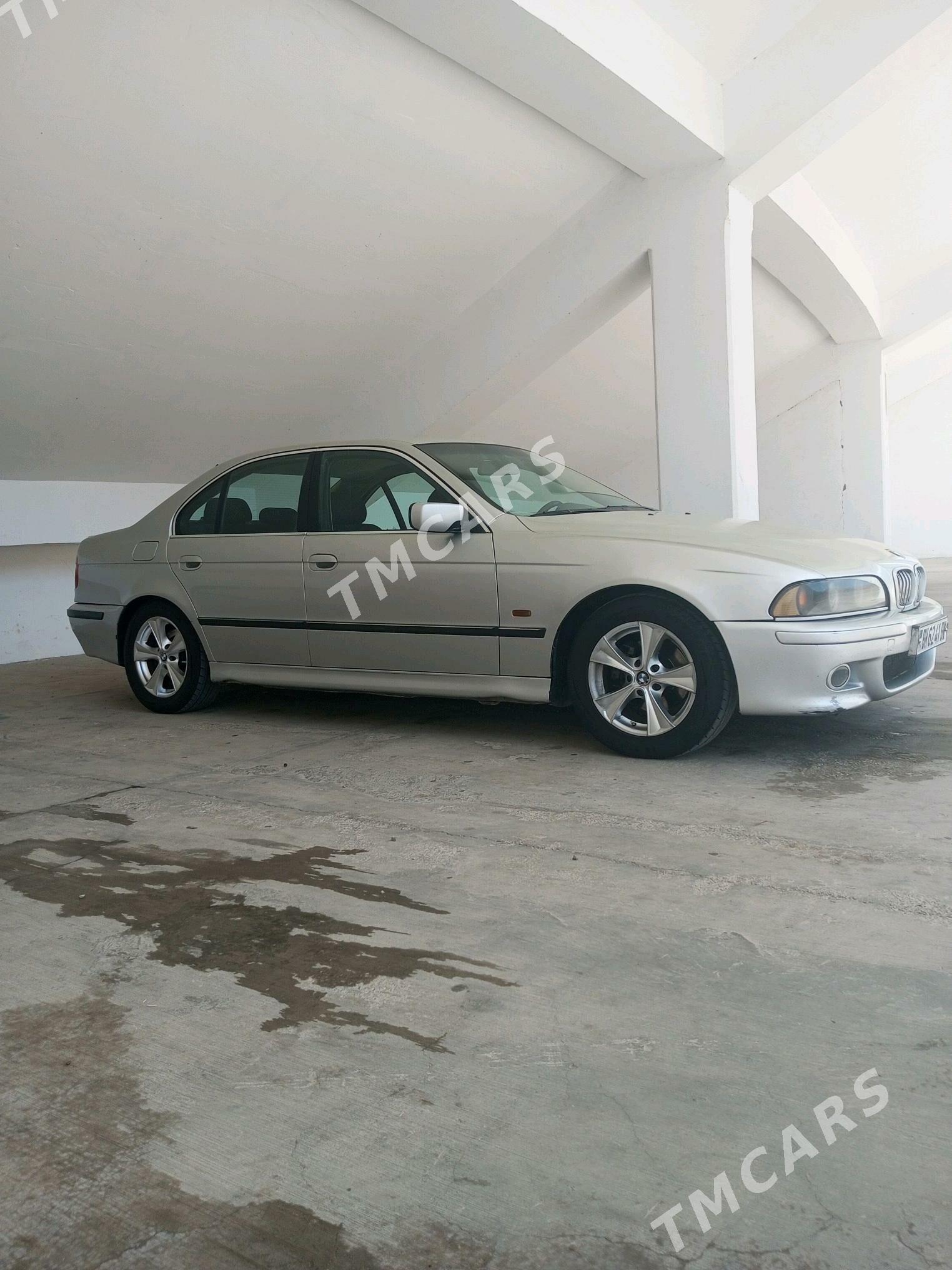 BMW E39 2000 - 70 000 TMT - Балканабат - img 3