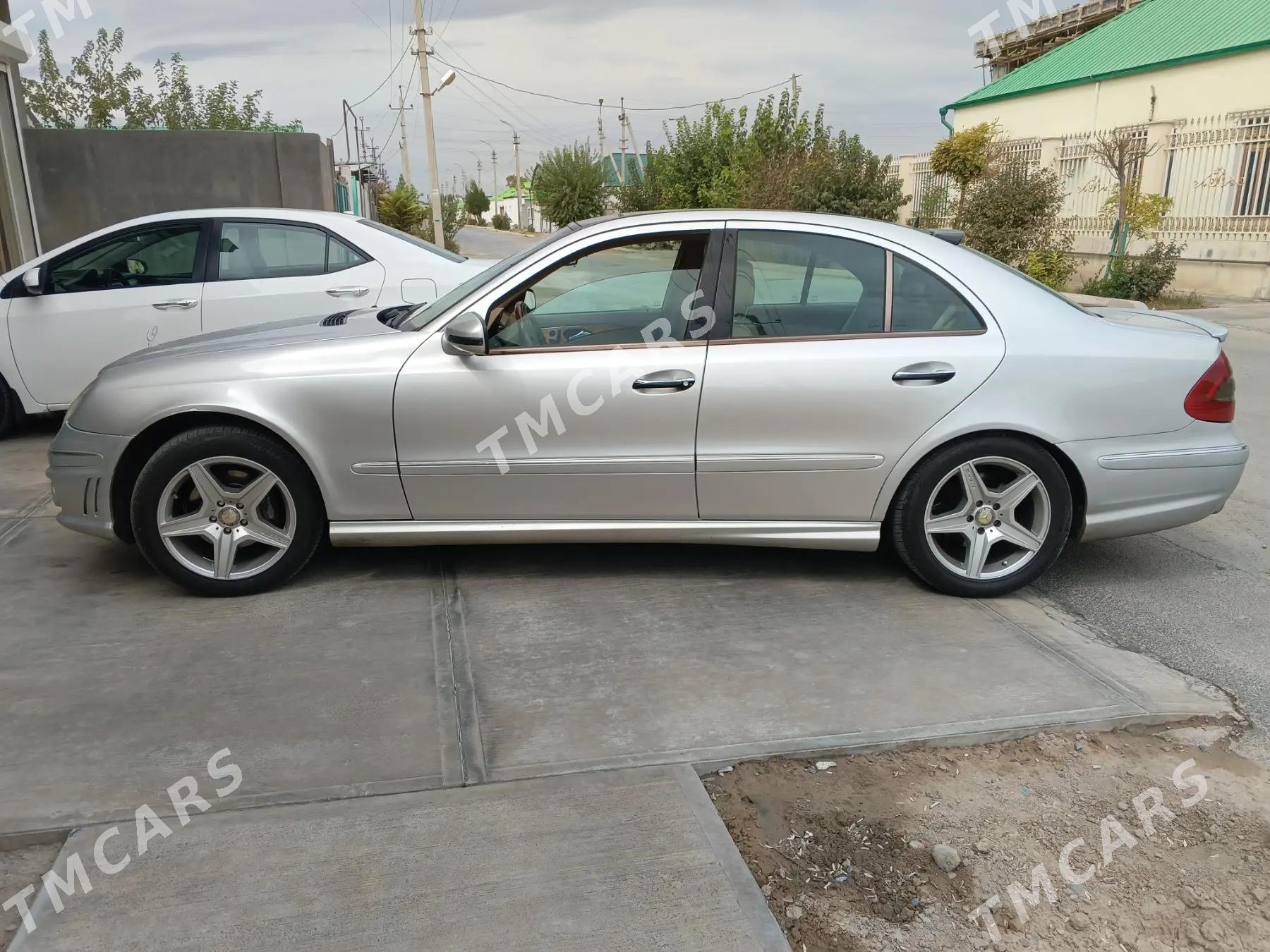 Mercedes-Benz E320 2005 - 150 000 TMT - Бузмеин - img 4