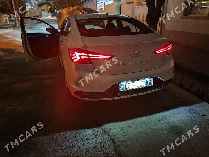 Hyundai Elantra 2019 - 200 000 TMT - Hitrowka - img 7