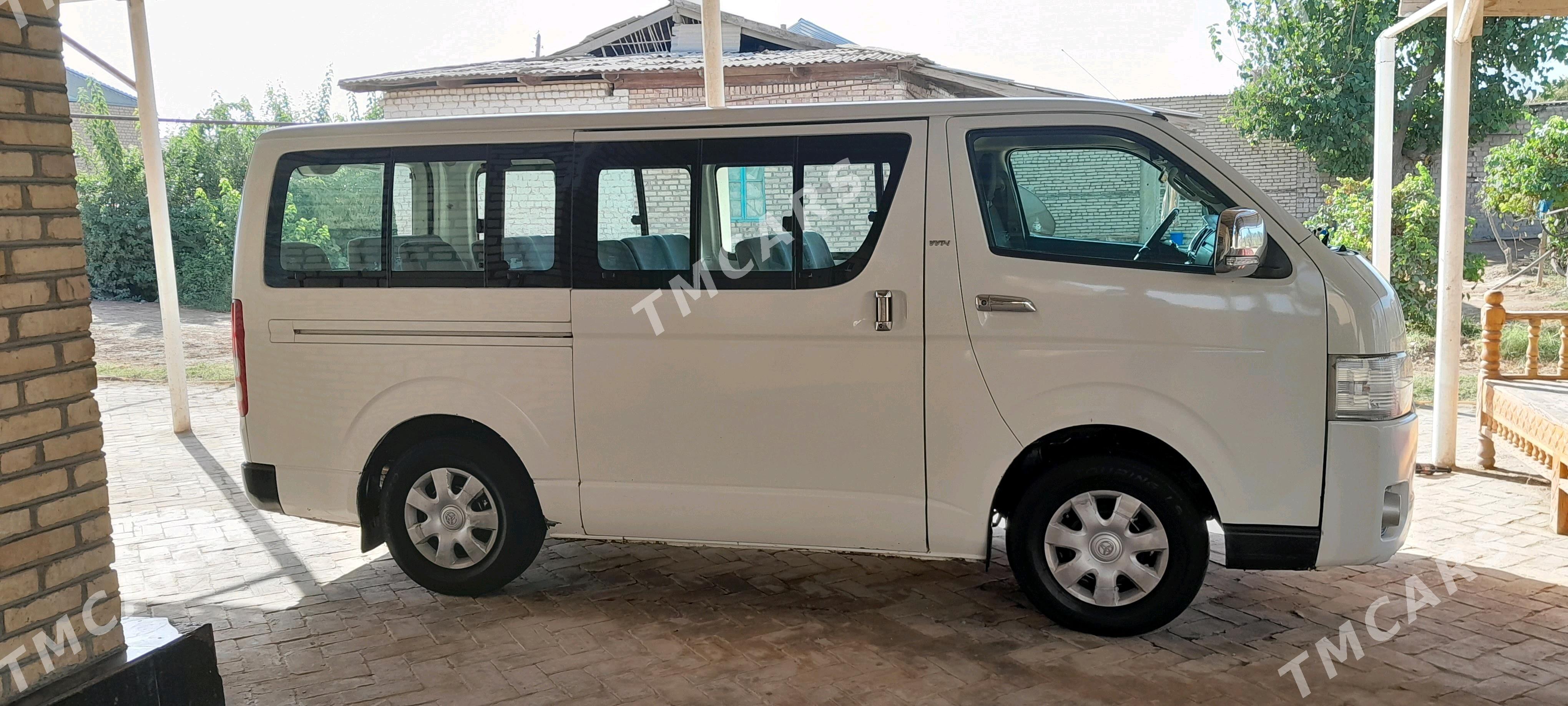 Toyota Hiace 2010 - 300 000 TMT - Мары - img 5