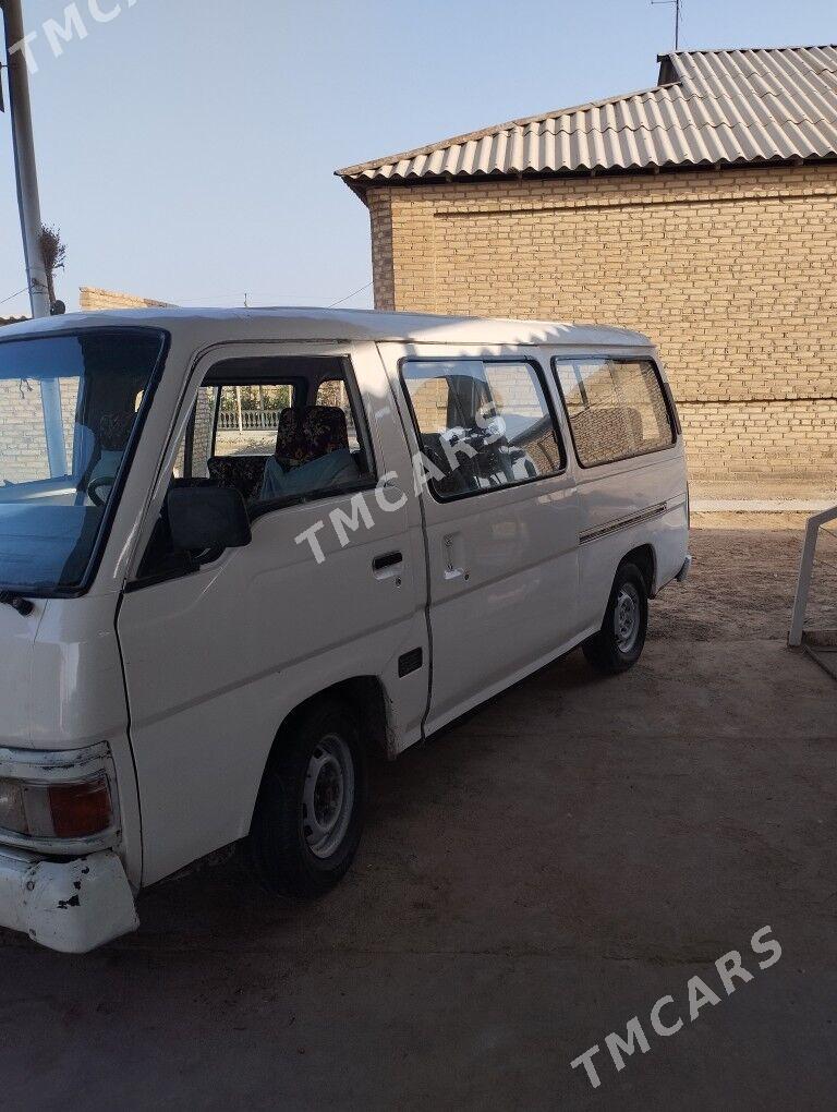 Nissan Urvan 1993 - 28 000 TMT - Mary - img 2