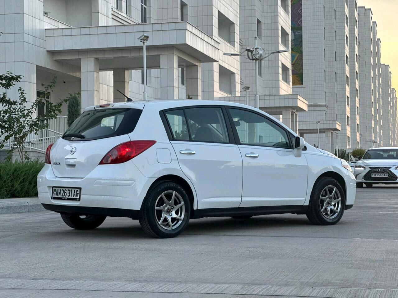 Nissan Versa 2010 - 114 000 TMT - Aşgabat - img 4