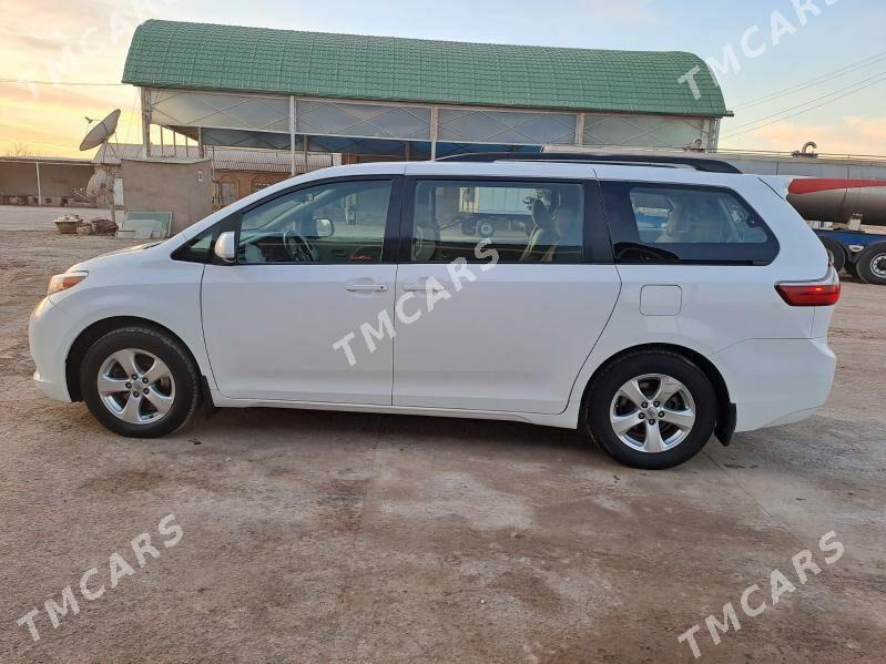 Toyota Sienna 2016 - 290 000 TMT - Теджен - img 4