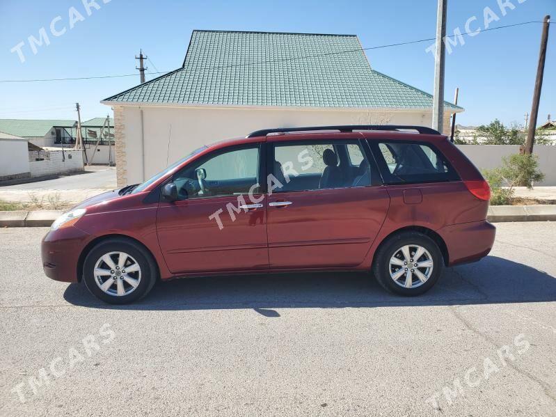 Toyota Sienna 2010 - 195 000 TMT - Туркменбаши - img 2