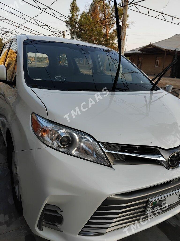 Toyota Sienna 2019 - 400 000 TMT - Туркменабат - img 3