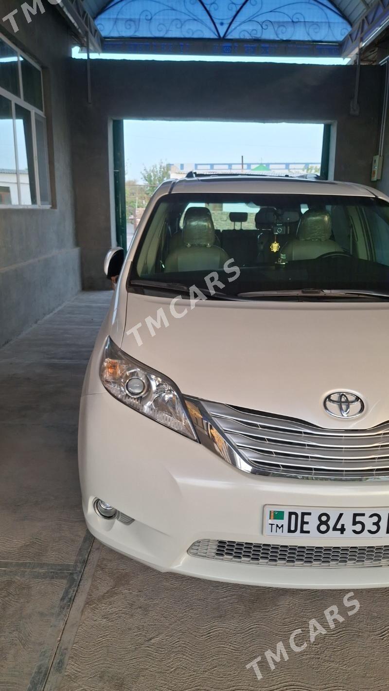 Toyota Sienna 2016 - 440 000 TMT - Койтендаг - img 2