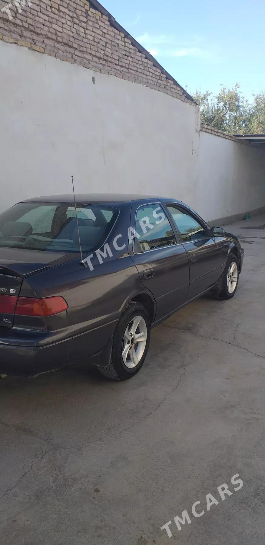 Toyota Camry 2001 - 110 000 TMT - Акдепе - img 3