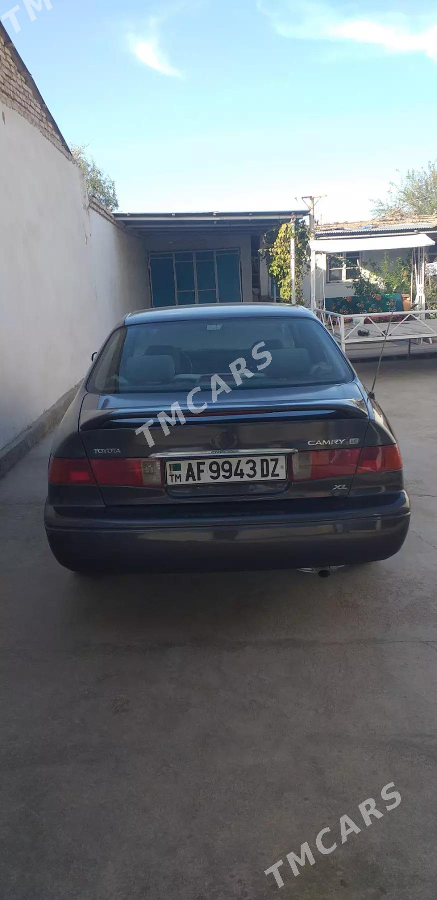 Toyota Camry 2001 - 110 000 TMT - Акдепе - img 2