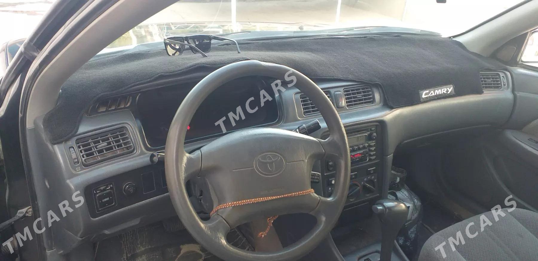 Toyota Camry 2001 - 110 000 TMT - Акдепе - img 8