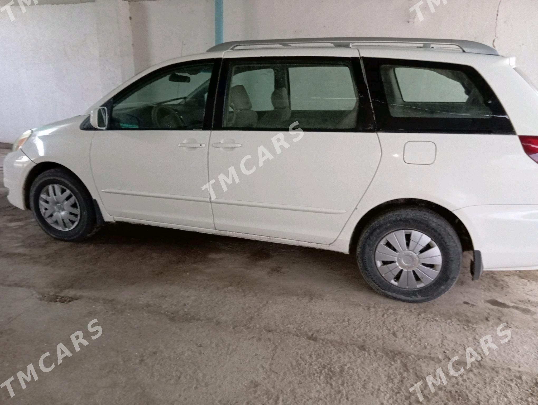 Toyota Sienna 2004 - 130 000 TMT - Кёнеургенч - img 4