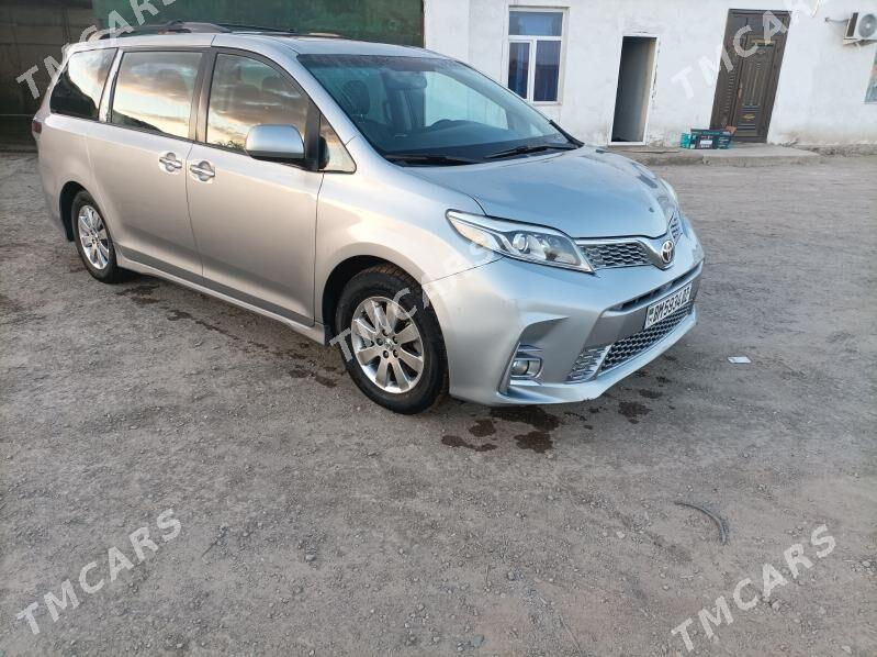 Toyota Sienna 2016 - 310 000 TMT - Köneürgenç - img 5