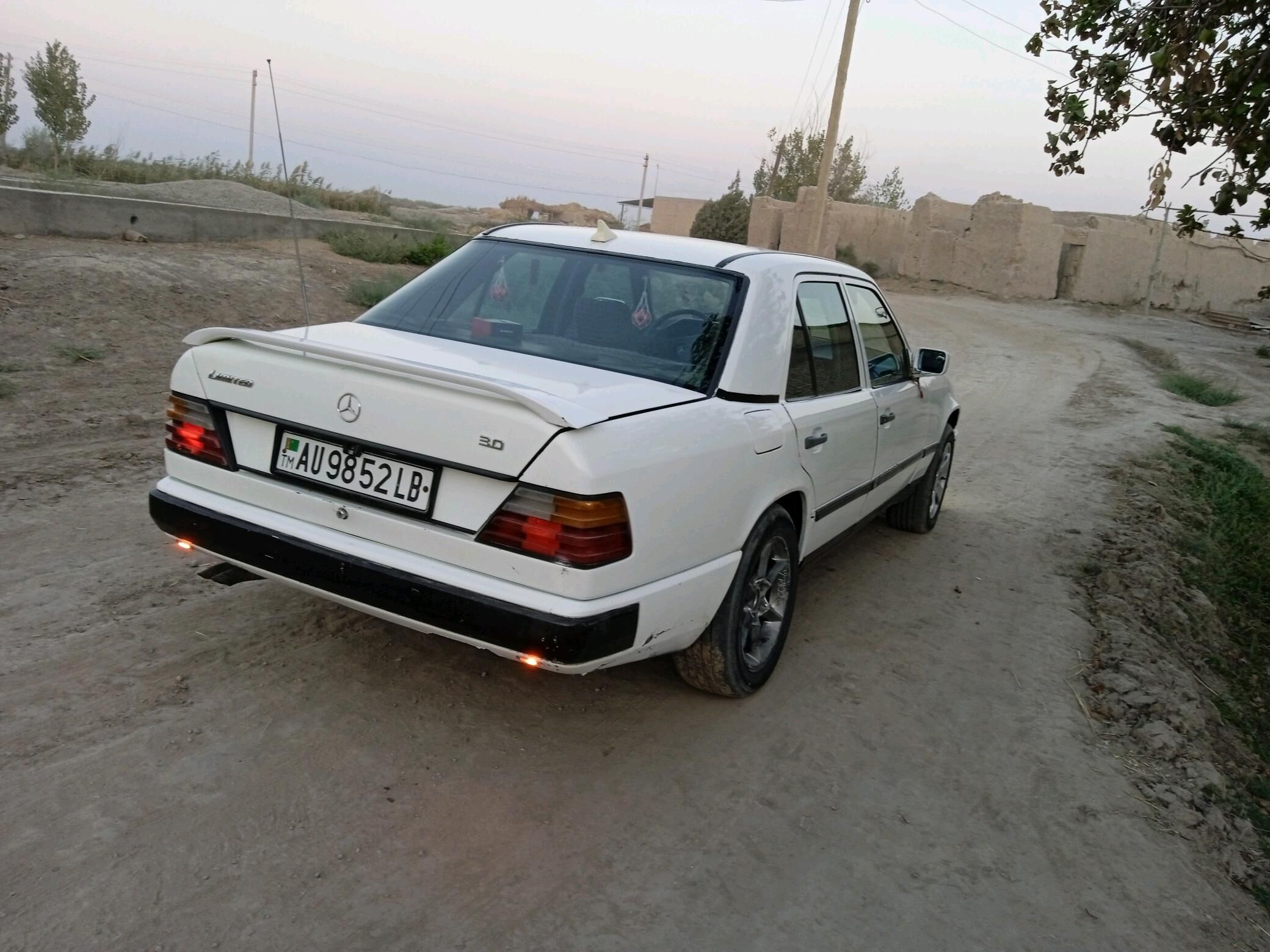 Mercedes-Benz 300D 1991 - 25 000 TMT - Дарганата - img 5