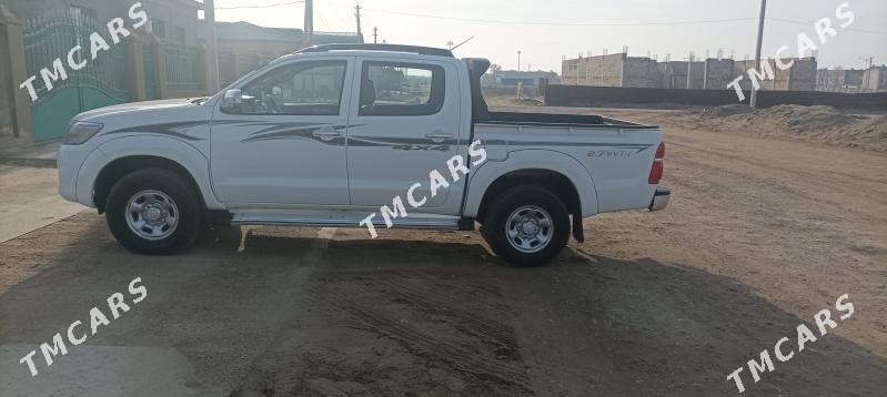 Toyota Hilux 2011 - 260 000 TMT - Хазар - img 2