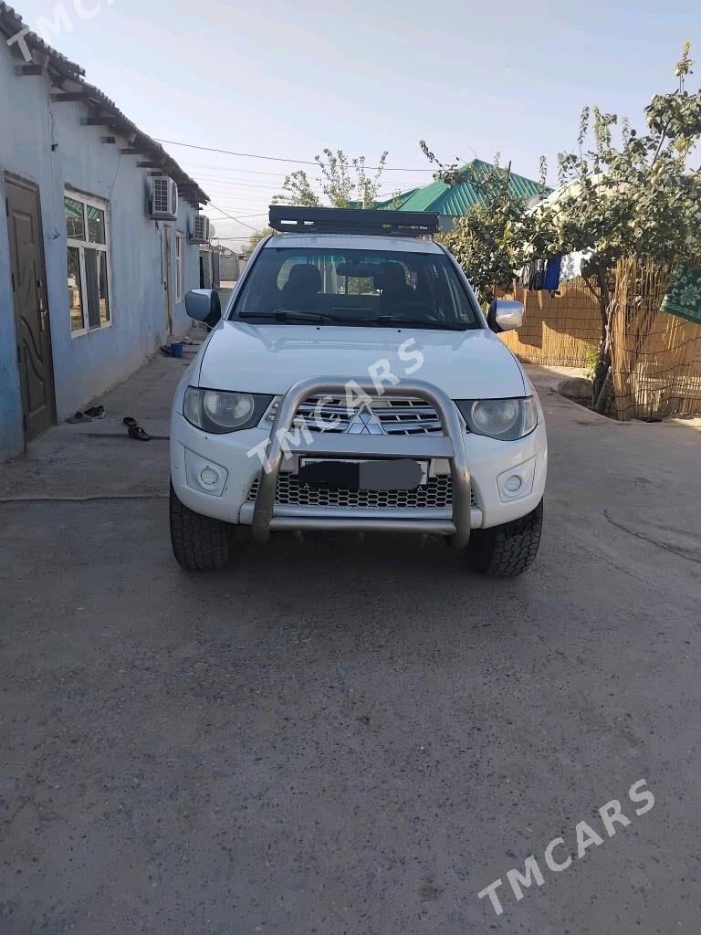 Mitsubishi L200 2011 - 155 000 TMT - Ак-Бугдайский этрап - img 2