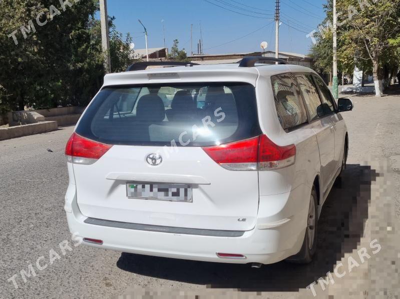 Toyota Sienna 2011 - 280 000 TMT - Керки - img 2