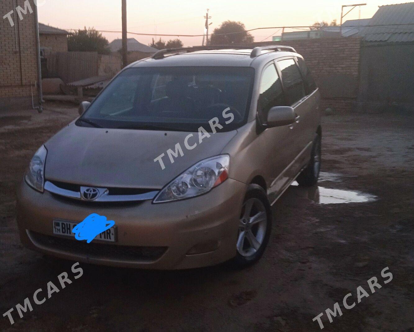 Toyota Sienna 2004 - 175 000 TMT - Сакарчага - img 2