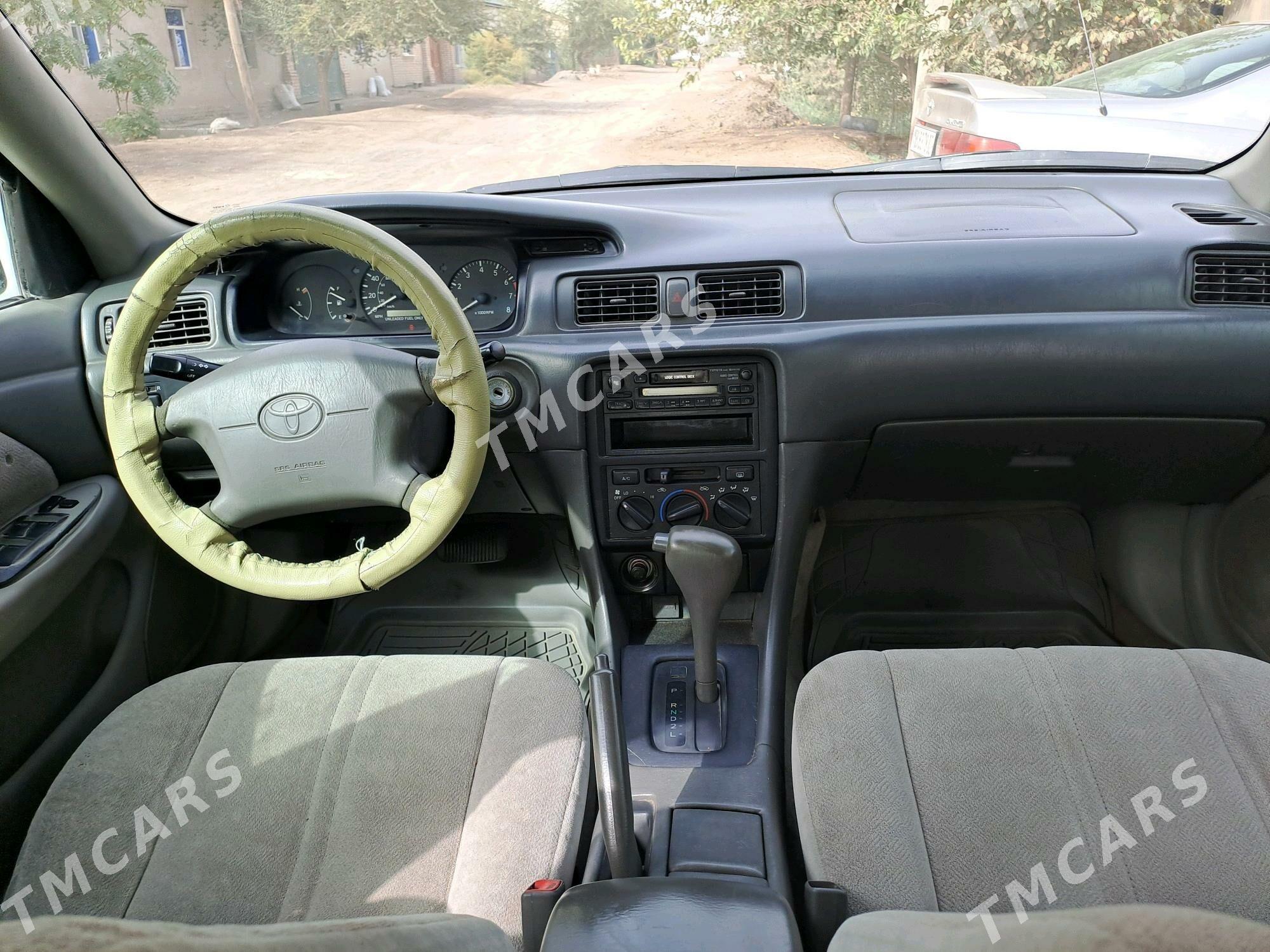 Toyota Camry 1998 - 120 000 TMT - Köneürgenç - img 3