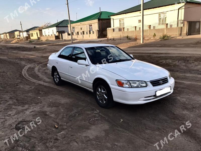 Toyota Camry 2001 - 125 000 TMT - Дашогуз - img 4