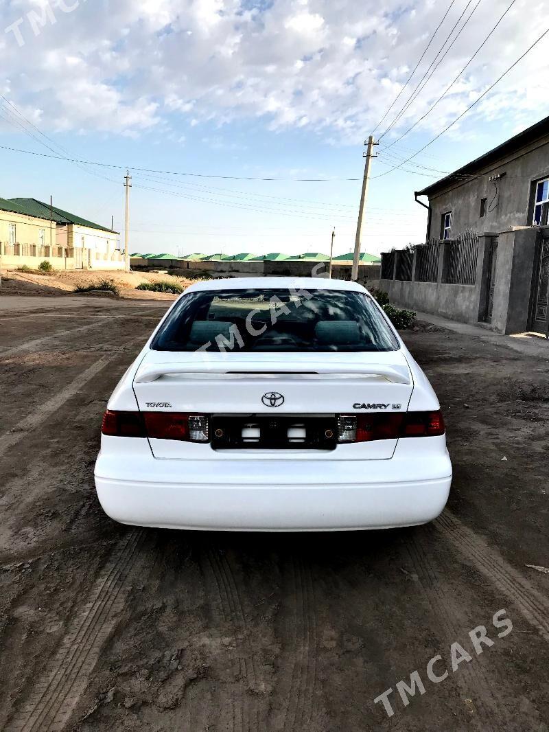 Toyota Camry 2001 - 125 000 TMT - Дашогуз - img 3