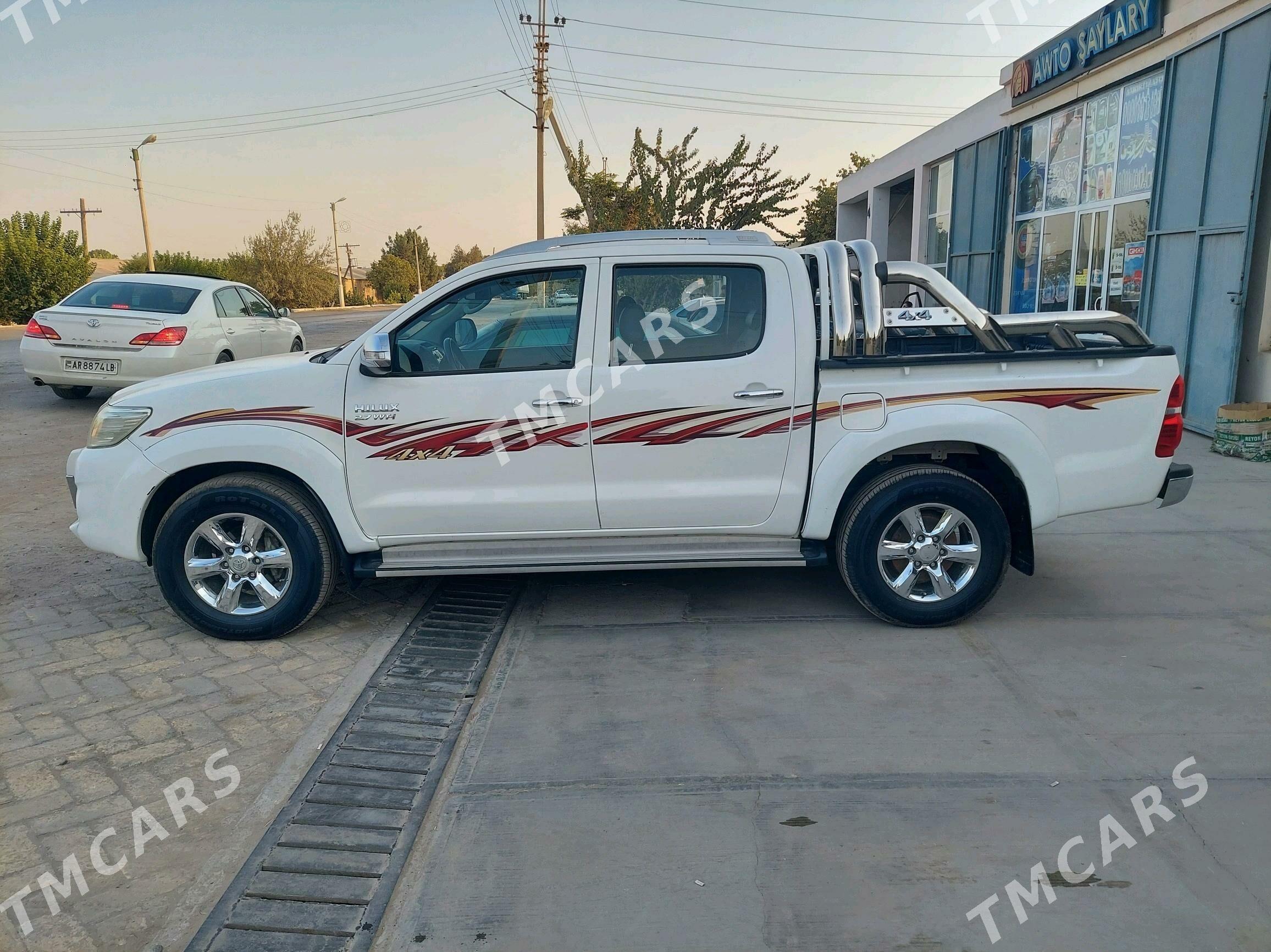 Toyota Hilux 2014 - 330 000 TMT - Саят - img 4