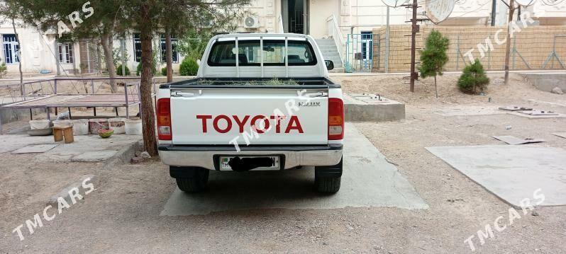 Toyota Hilux 2009 - 220 000 TMT - Türkmenbaşy - img 4