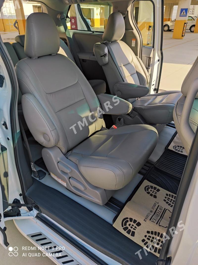 Toyota Sienna 2017 - 348 000 TMT - Мир 2 - img 4