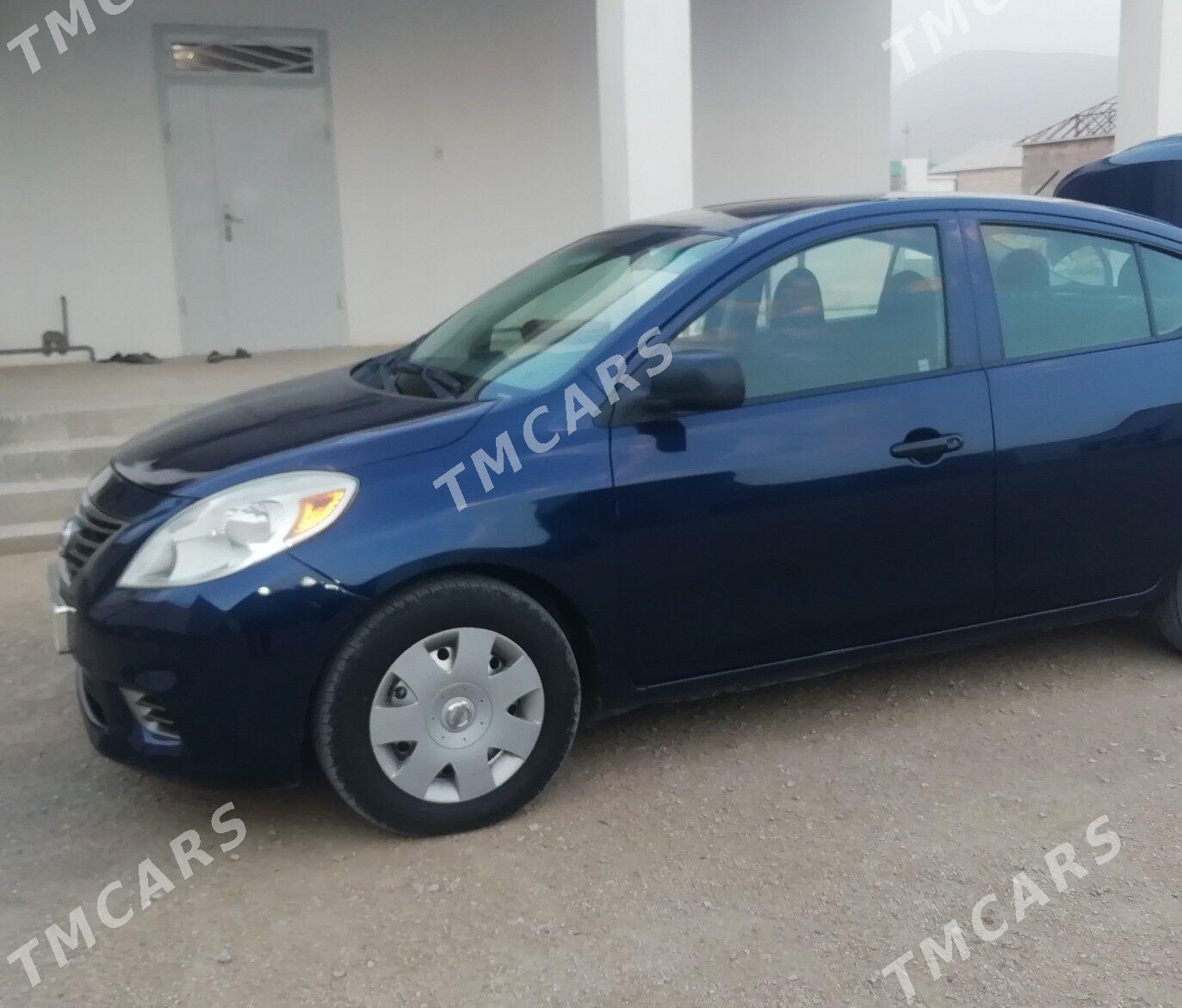 Nissan Versa 2012 - 97 000 TMT - Балканабат - img 4