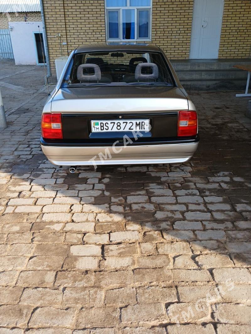 Opel Vectra 1990 - 33 000 TMT - Сакарчага - img 4