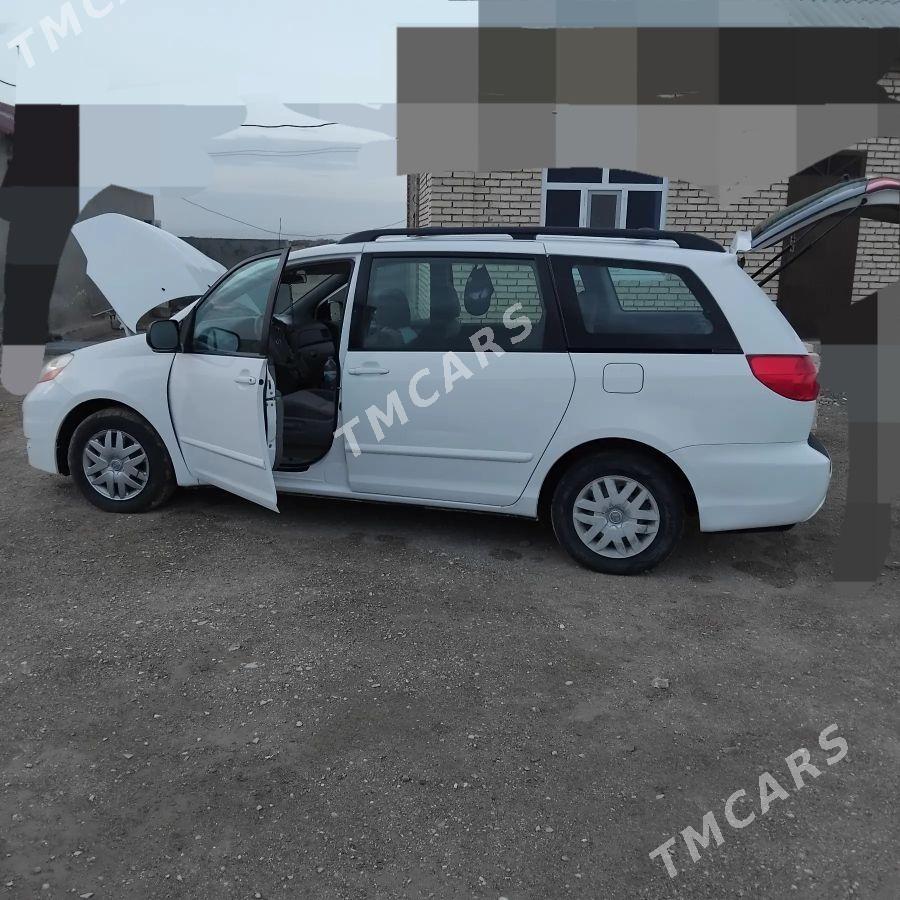 Toyota Sienna 2009 - 270 000 TMT - Берекет - img 2