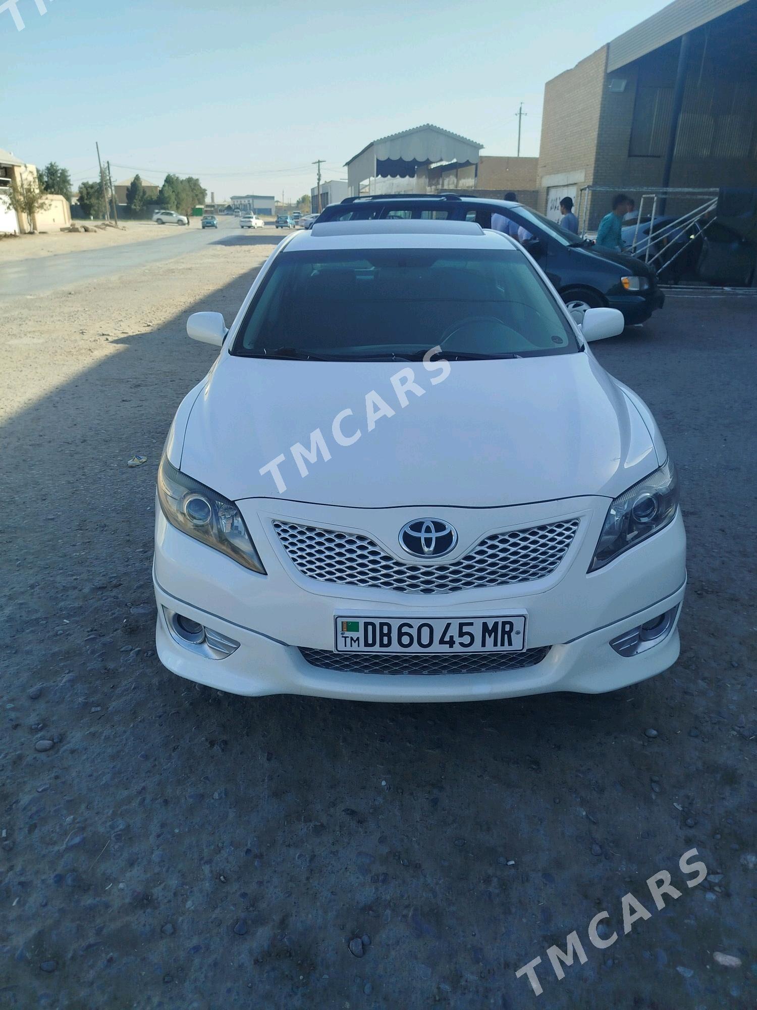 Toyota Camry 2011 - 170 000 TMT - Векильбазар - img 2