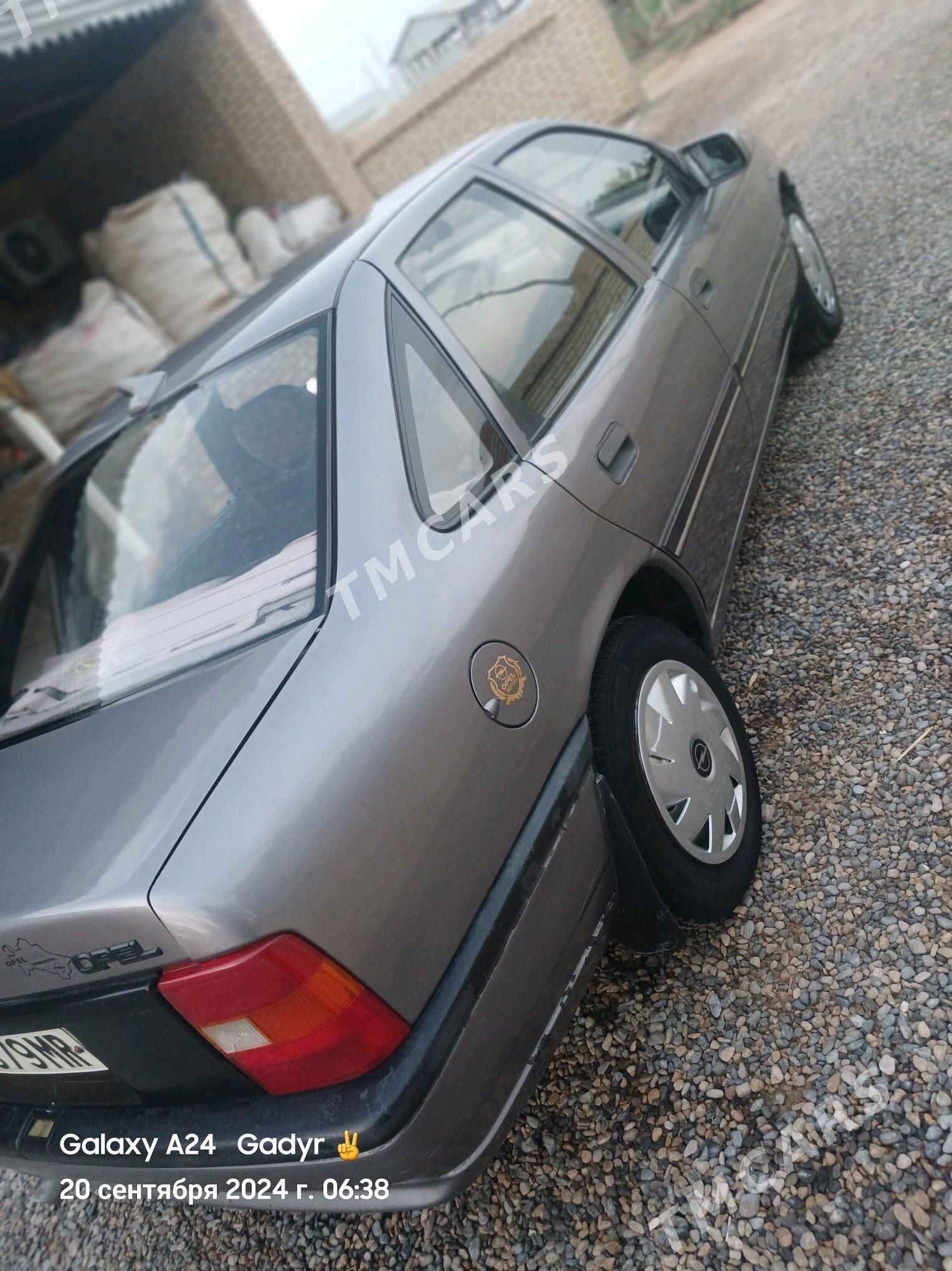 Opel Vectra 1990 - 28 000 TMT - Mary - img 2