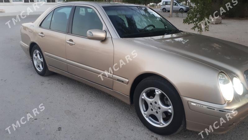 Mercedes-Benz E320 2001 - 110 000 TMT - Балканабат - img 2