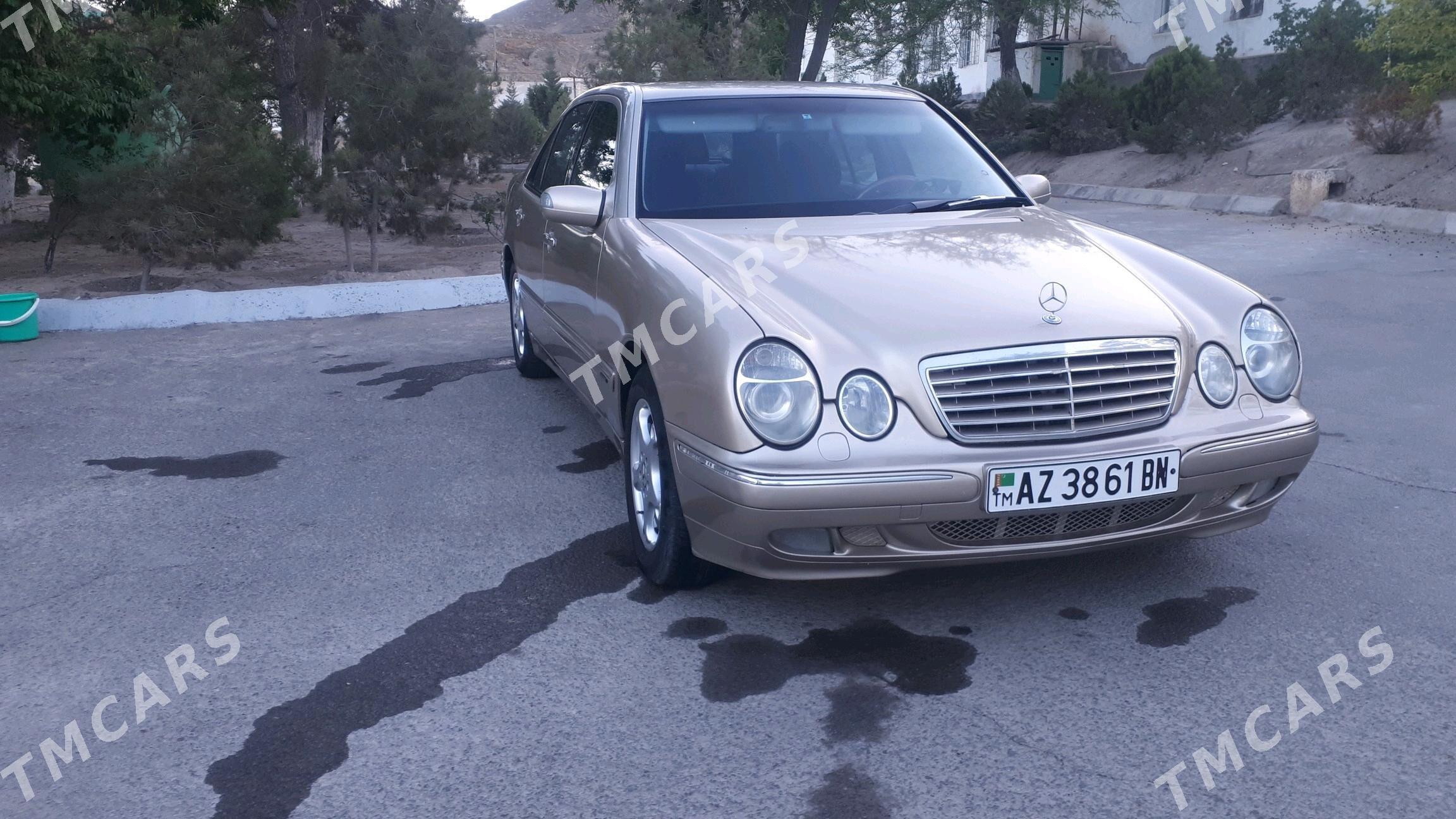 Mercedes-Benz E320 2001 - 110 000 TMT - Балканабат - img 8