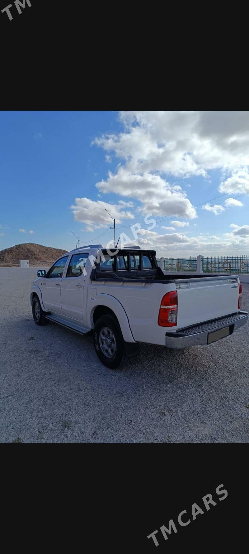 Toyota Hilux 2012 - 255 000 TMT - Балканабат - img 5