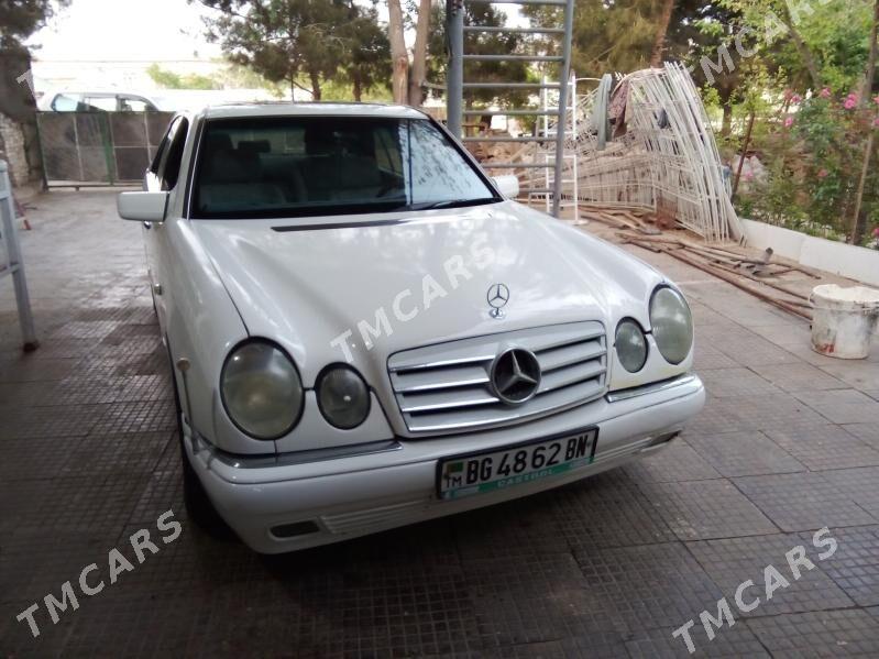 Mercedes-Benz E320 1997 - 60 000 TMT - Берекет - img 2