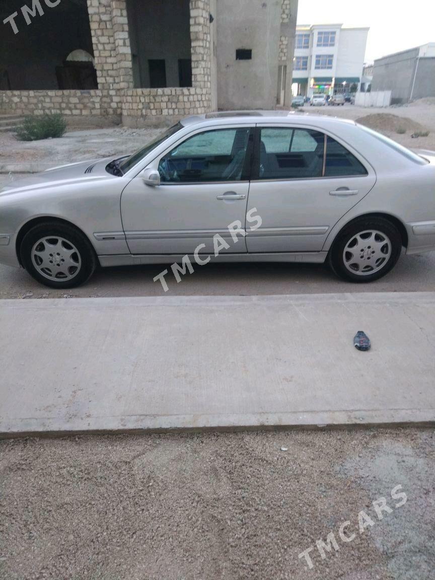 Mercedes-Benz E320 2002 - 120 000 TMT - Балканабат - img 6