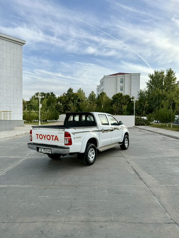 Toyota Hilux 2011 - 262 000 TMT - Ашхабад - img 5