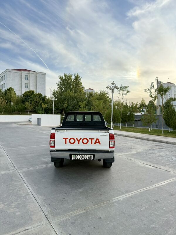 Toyota Hilux 2011 - 262 000 TMT - Ашхабад - img 8