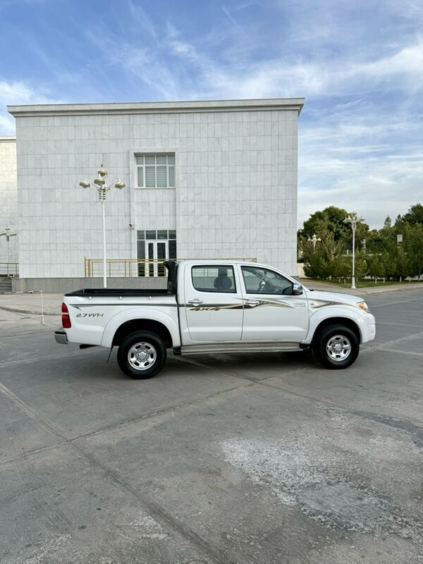 Toyota Hilux 2011 - 262 000 TMT - Ашхабад - img 4